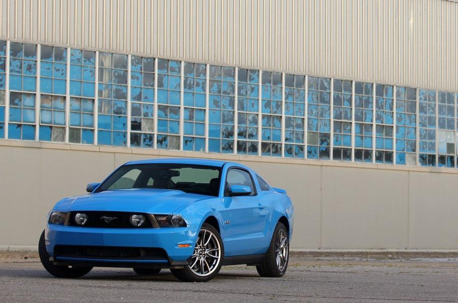  Ford Mustang GT Premium 2011 года  (фото 4 из 33)